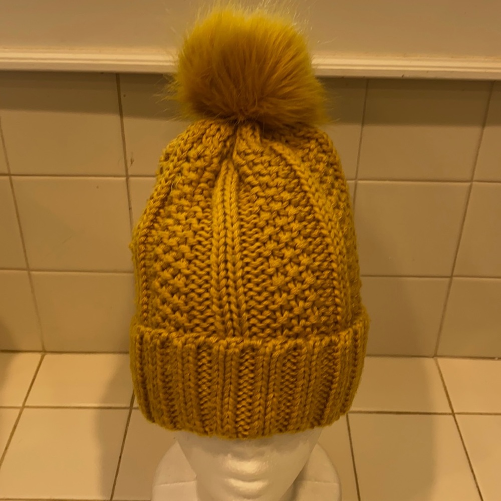 V! Yellow Time and Tru tm brand winter Beanie style hat